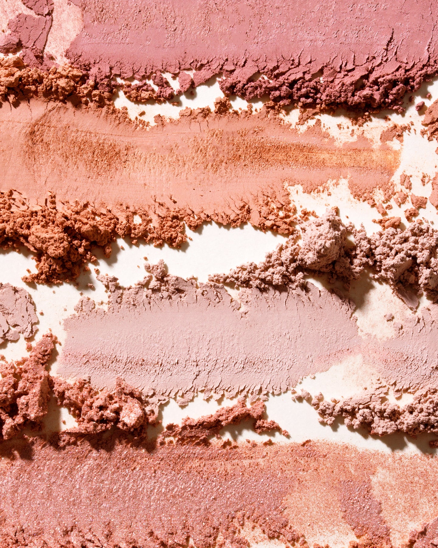 Paleta odcieni różów mineralnych Annabelle Minerals w odcieniach od delikatnych różów po brzoskwiniowe tony
