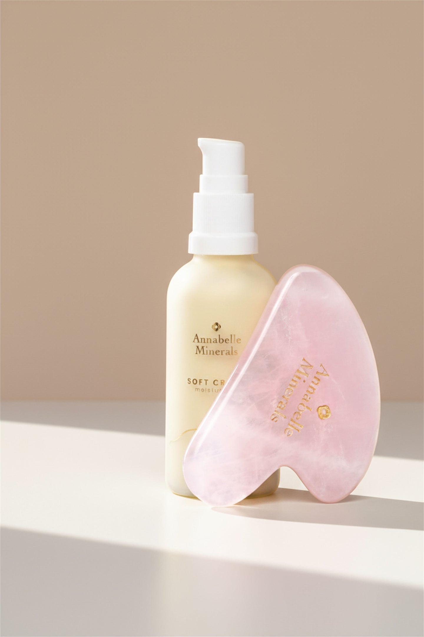 Soft Cream Annabelle Minerals i kamień do masażu twarzy gua sha
