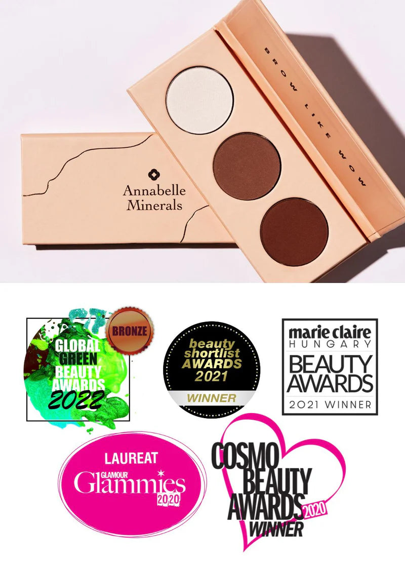 Paleta cieni do brwi Annabelle Minerals w trzech odcieniach z odznaczeniami nagród urodowych, które otrzymała