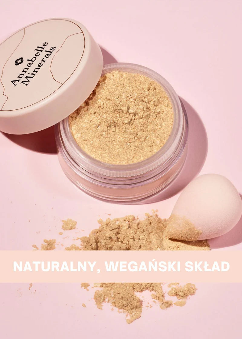 Otwarty pojemnik z rozświetlaczem mineralnym Royal Glow Annabelle Minerals i małą gąbką do makijażu na różowym tle