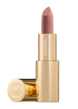 Szminka Annabelle Minerals w odcieniu Apricot w złotym opakowaniu na jasnym tle