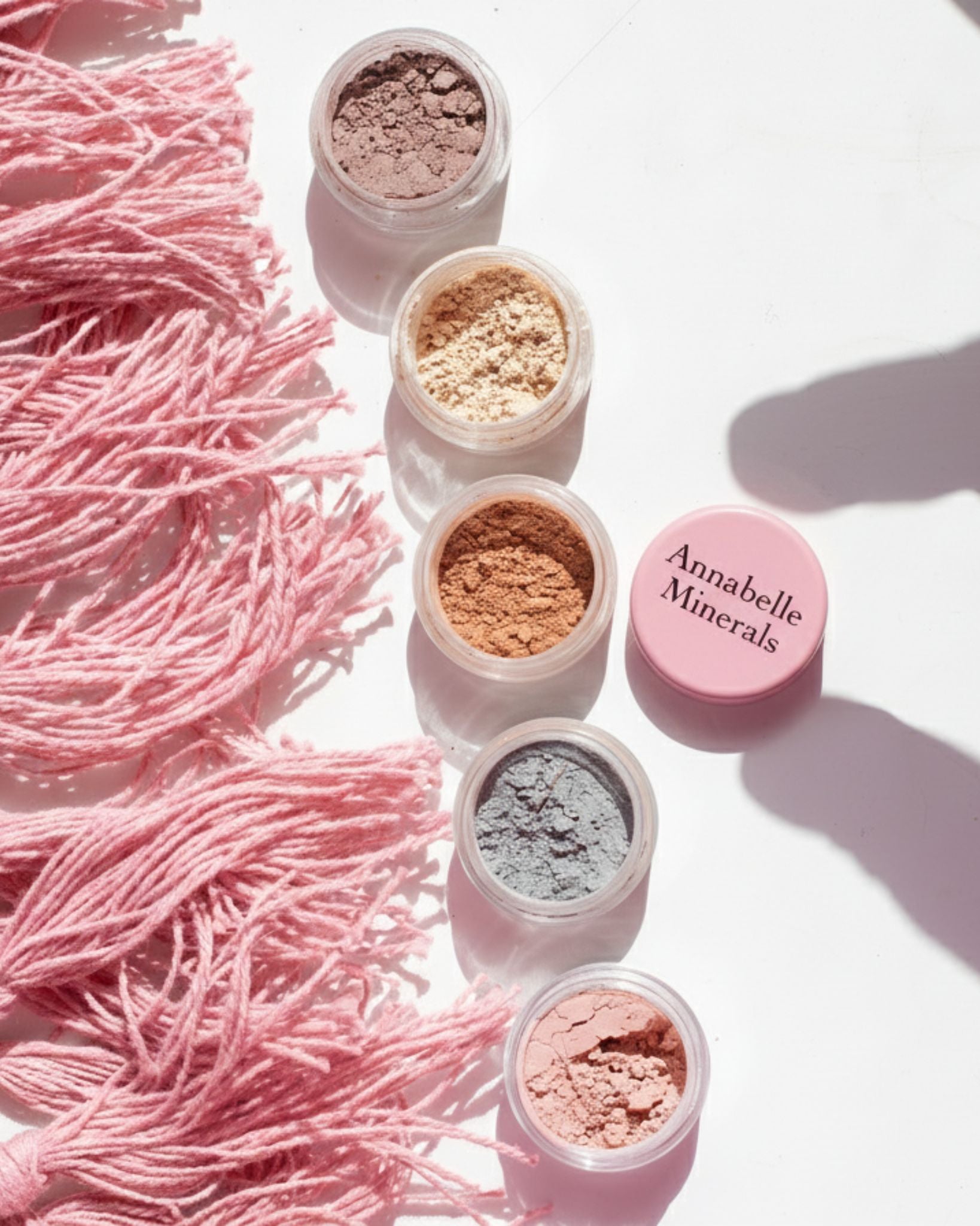 Natürliche Subtilität im Mini-Format. DAISY Mini Mineral Eyeshadow Set
