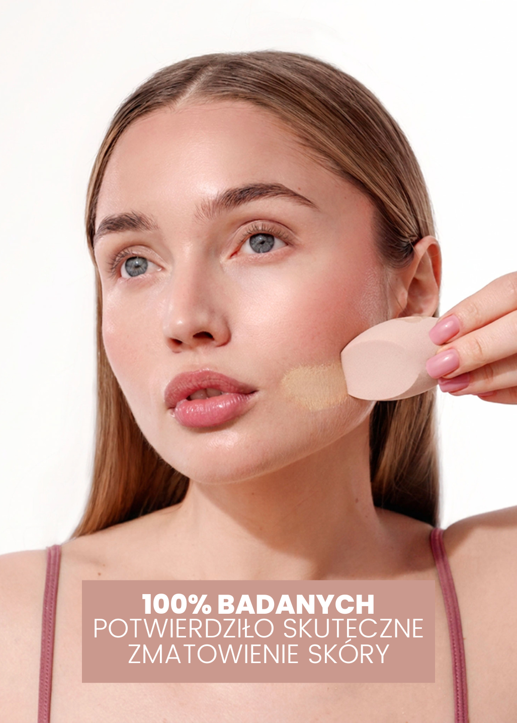 Aplikacja pudru Smooth Skin Annabelle Minerals gąbką – 100% badanych potwierdziło skuteczne matowienie skóry