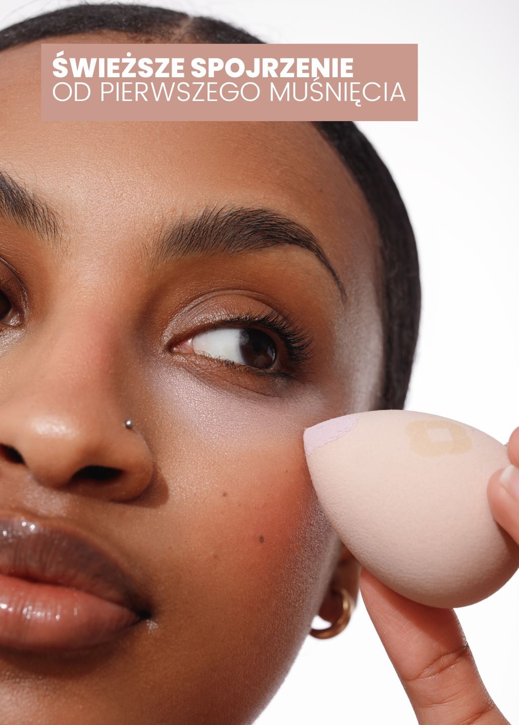 Aplikacja różowego pudru Soft Set Annabelle Minerals pod oczy – efekt świeższego spojrzenia