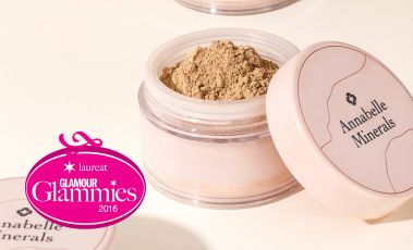 Matte foundation that reduces sebum secretion
