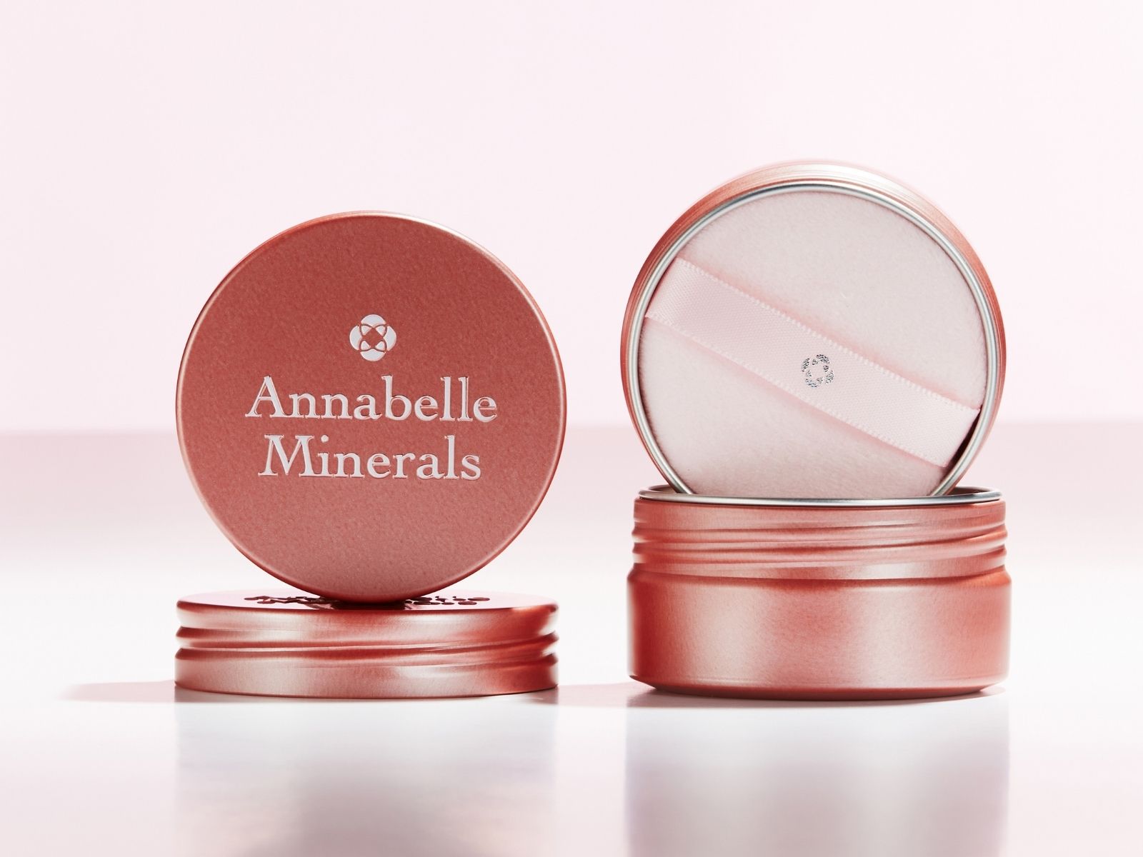 Aluminiowy słoiczek wielokrotnego użytku Annabelle Minerals do przechowywania kosmetyków mineralnych