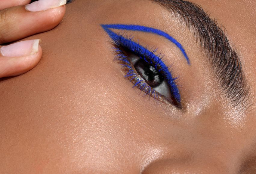 Kolorowa kreska – sposób na prosty, letni makijaż Kolorowa kreska – sposób na prosty, letni makijaż