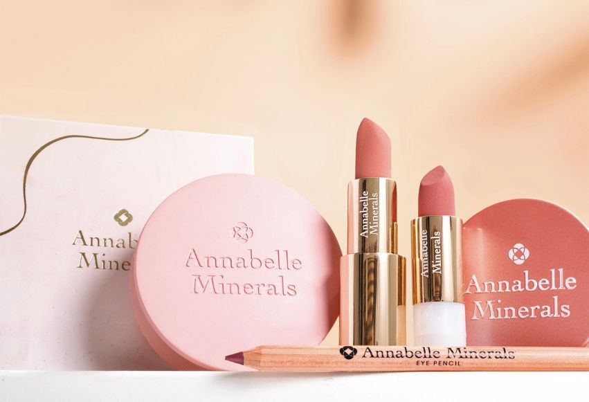 Kosmetyki mineralne vs kosmetyki drogeryjne – czym się różnią? Kosmetyki mineralne vs kosmetyki drogeryjne – czym się różnią?