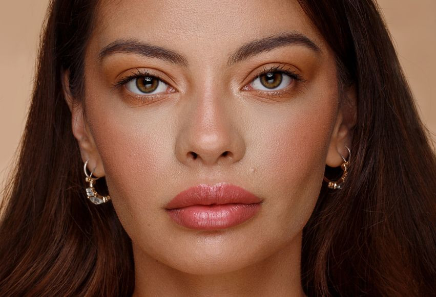 Które kolory cieni do powiek pasują do brązowych oczu?