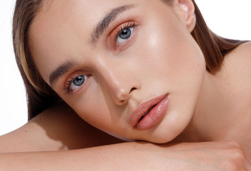 Cloud Skin – trend na lekką i rozświetloną skórę, który pokochasz Cloud Skin – trend na lekką i rozświetloną skórę, który pokochasz