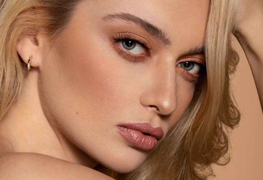 Które kolory cieni do powiek najlepiej pasują do niebieskich oczu? Które kolory cieni do powiek najlepiej pasują do niebieskich oczu?