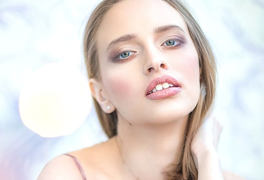 Makijaż dla opadających powiek - jak malować opadającą powiekę? Makijaż dla opadających powiek - jak malować opadającą powiekę?