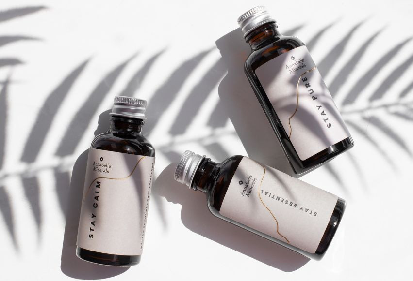 Którą metodę oczyszczania olejowego wybrać: OCM (Oil Cleansing Method) czy olejki myjące? Którą metodę oczyszczania olejowego wybrać: OCM (Oil Cleansing Method) czy olejki myjące?