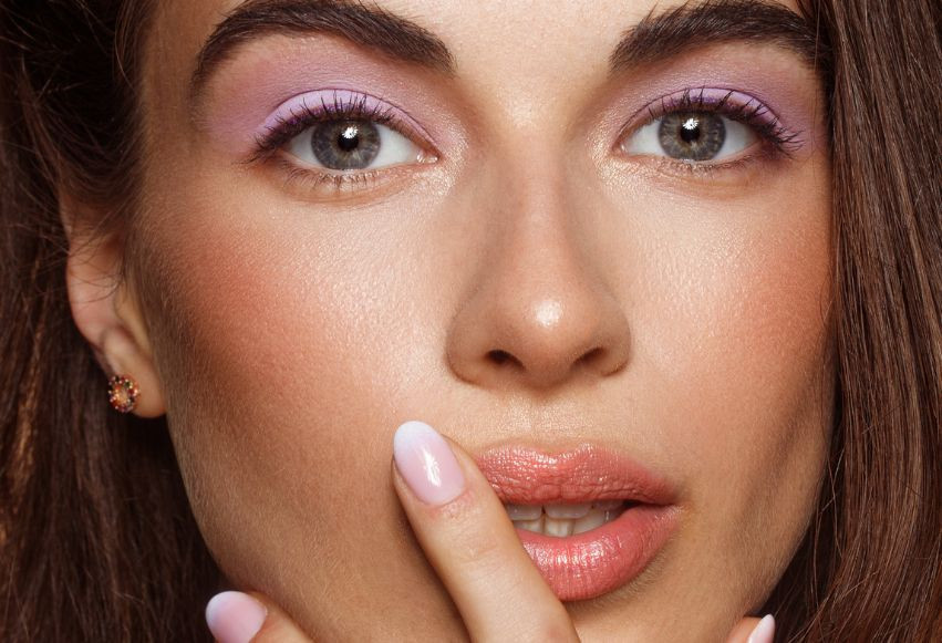 Gdy kwitnie bez... Fiolet na powiekach i koralowe usta Gdy kwitnie bez... Fiolet na powiekach i koralowe usta