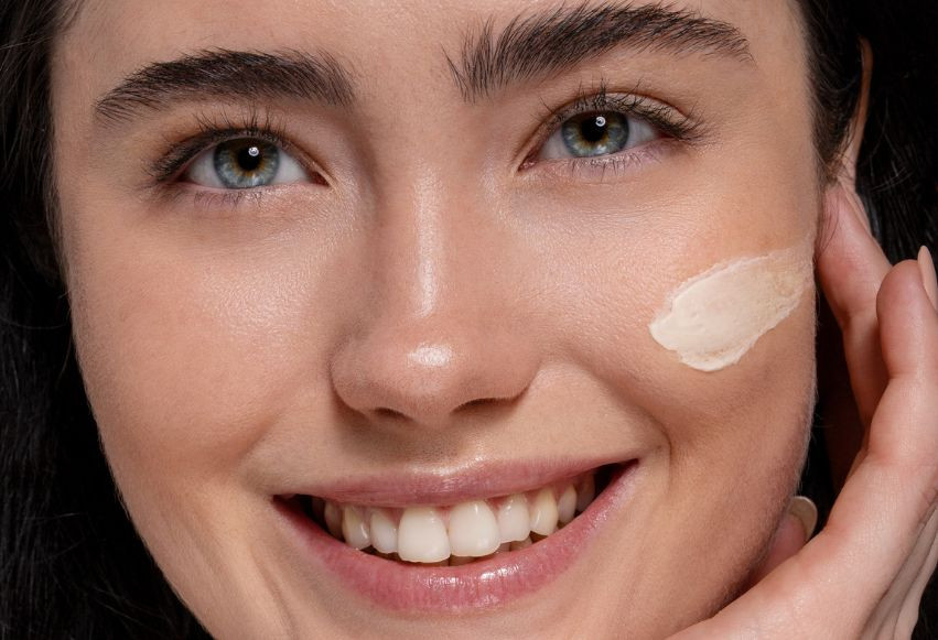 Dekalog skóry wrażliwej – 10 przykazań jak o nią dbać i utrzymać w dobrej formie Dekalog skóry wrażliwej – 10 przykazań jak o nią dbać i utrzymać w dobrej formie