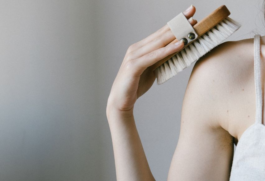 Szczotkowanie ciała na sucho Szczotkowanie ciała na sucho