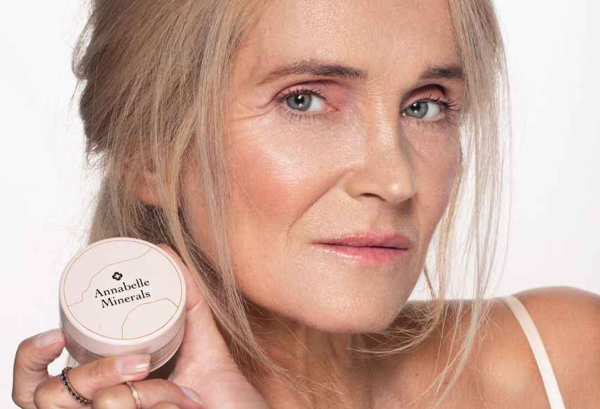 Makijaż mineralny dla kobiety dojrzałej