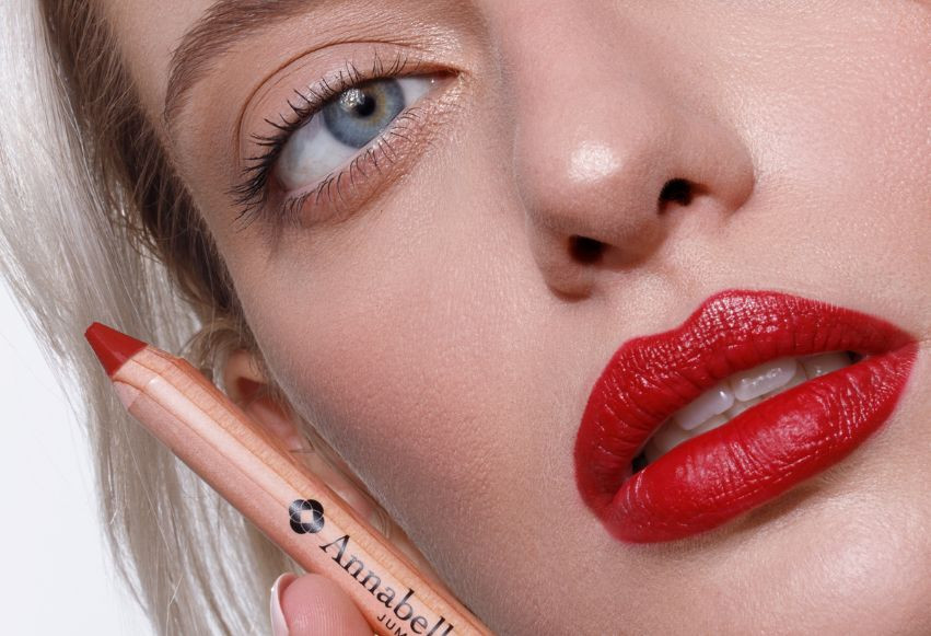Czerwona pomadka. Wskazówki jak idealnie pomalować usta