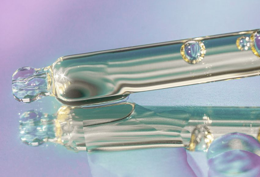 Idealne zabiegi na jesień – złuszczanie kwasami owocowymi