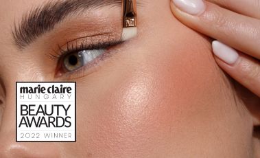 Mistrz rozświetlania: róż PEACH GLOW 